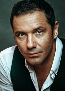 Иван муж Марины и отец Лены, бизнесмен