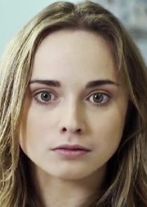 Полина Занькова, ученица автошколы, мать Илюши