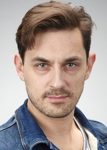 Иван Николаевич Андреев, писатель, муж Жени, любовник Леры