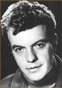 Стэн Бистон, сын хозяев гостиницы, инженер на заводе, начинающий художник