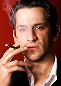 Игорь Макаров, менеджер банка, гр.муж Веры