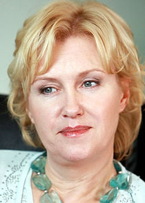 Валентина Петровна Иванова, инспектор УПРД, вдова, мать Люды