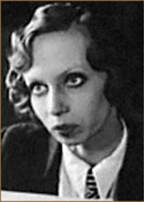 Маша, продавщица обувного отдела универмага