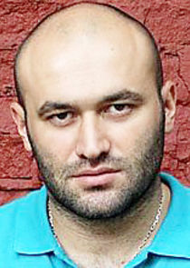 Амир Нариманович Асланбеков, муж Камилы, отец Руслана