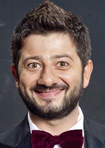 Михаил Галустян, ведущий шоу