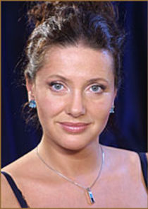 Юлия Алексеевна Казанова, мать Ивана, Нади и Сони, бухгалтер