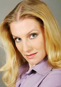 Людмила Борисовна, мать Лёли, сотрудник банка