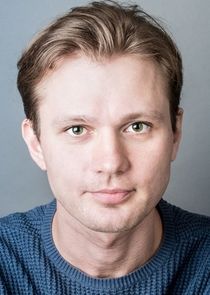 Роман Голованов, одноклассник Саши, муж Натальи, зять мэра