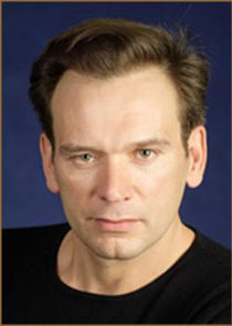 Николай Витальевич Любцев, судья, экс-муж Веры, отец Полины