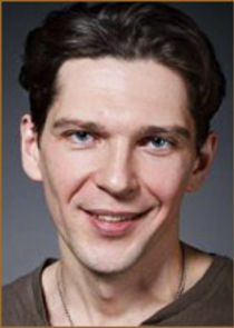 Владимир Петрович Корнеев, представитель банка, попутчик Лили