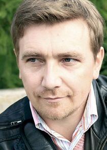 отец Сони и Курта, бизнесмен