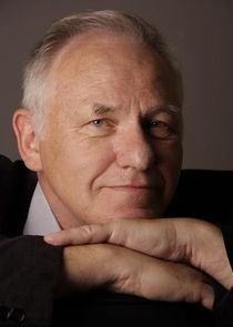 Андрей Петрович, вахтёр/охранник, отец Вари