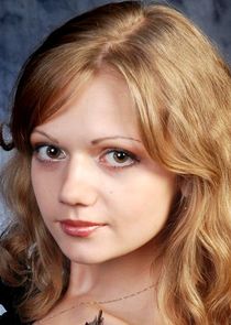 Оля, официантка в баре Лидии