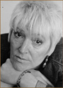 мисс Брук, служащая фирмы Эдди Рико