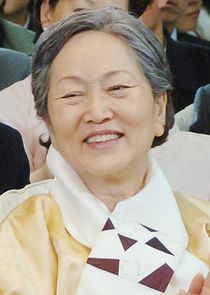 Grandmother of Han-Kyul and Han-Sung