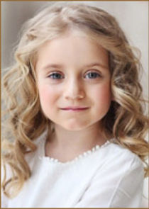 Света (в детстве)