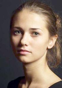 Соня Игнатьева, дочь Юрия, художница