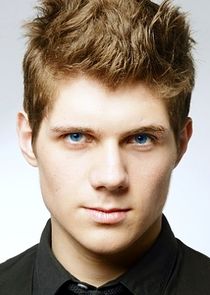 Юрий, парень Аси, риелтор, детдомовец