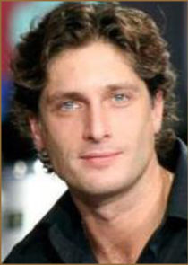 Олег Николаевич Петровский, банкир, отец Никиты и Алисы