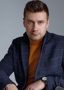 Виктор Валентинович Стоцкий, вдовец, бизнесмен, отец Алисы