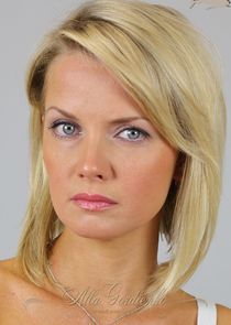 Светлана, бывшая коллега и подруга Ирины, любовница Михаила