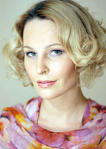 Марина Богданова, жена Роберта, мать Полины