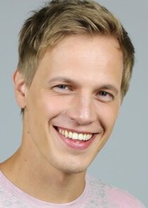 капитан Владимир Сергеевич Черкасов, ст.опер, ст.брат Дениса