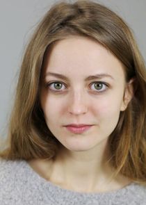 Елизавета Маркушина, одноклассница и подруга Нины, горничная