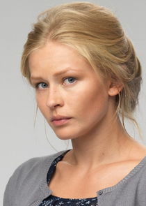 Катя "33 несчастья", портниха, невеста Ломахина